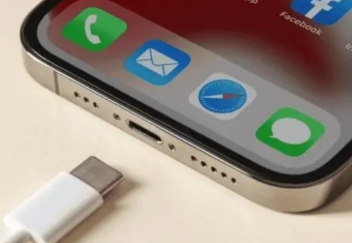 河池苹果15维修分享iPhone15改USB-C接口后能和安卓用户互借充电器吗